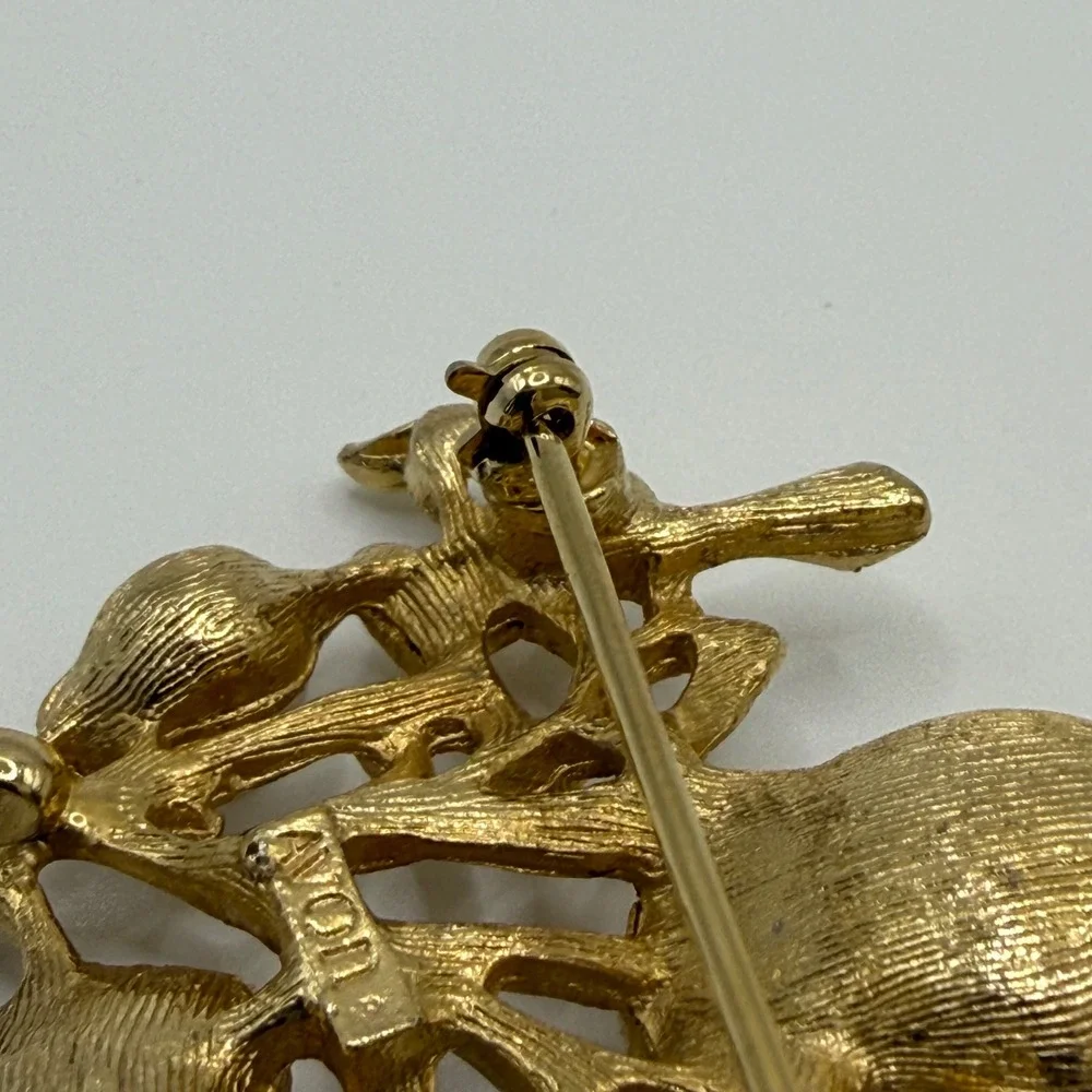 Avon Vintage Gold Tone Faux Pearl Acorn Oak Leaf Brooch Pin Pendant Loop
